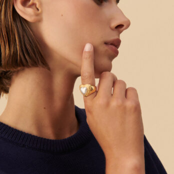 Agatha Paris – Anillo ancho N-13 – Perla / Oro