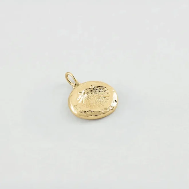 Medalla AGATHA PARIS TALISMANS  con concha dorada 02880129-157-TU