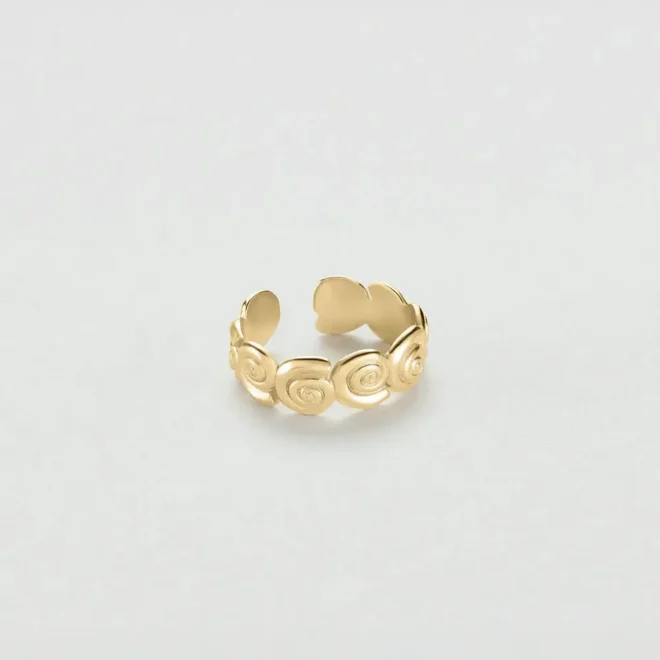 Anillo AGATHA PARIS TIARE ajustable dorado con grabado de caracolas 02280112-157-54
