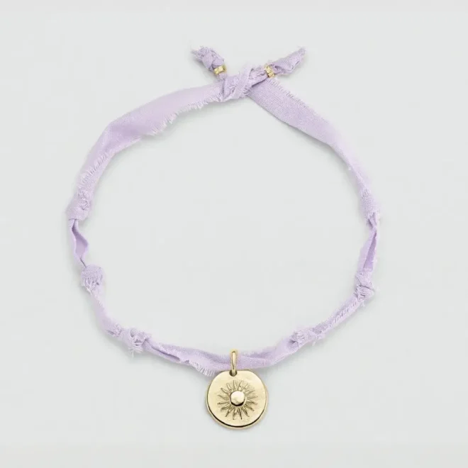 Collar tela Agatha Paris TIARE violeta con medalla dorada y sol grabado 02680435-955-TU